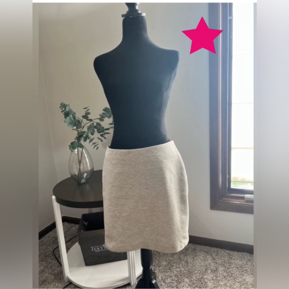 New York & Co heather gray skirt size 8